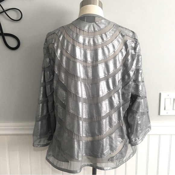 Chico’s Travelers Silver Faux Leather Margo Open Front Jacket size Large (2) - Picture 4 of 12